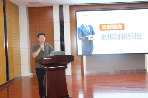 县促进会执行会长吴维斌,秘书长张建华,副秘书长蒋波以及包括会员